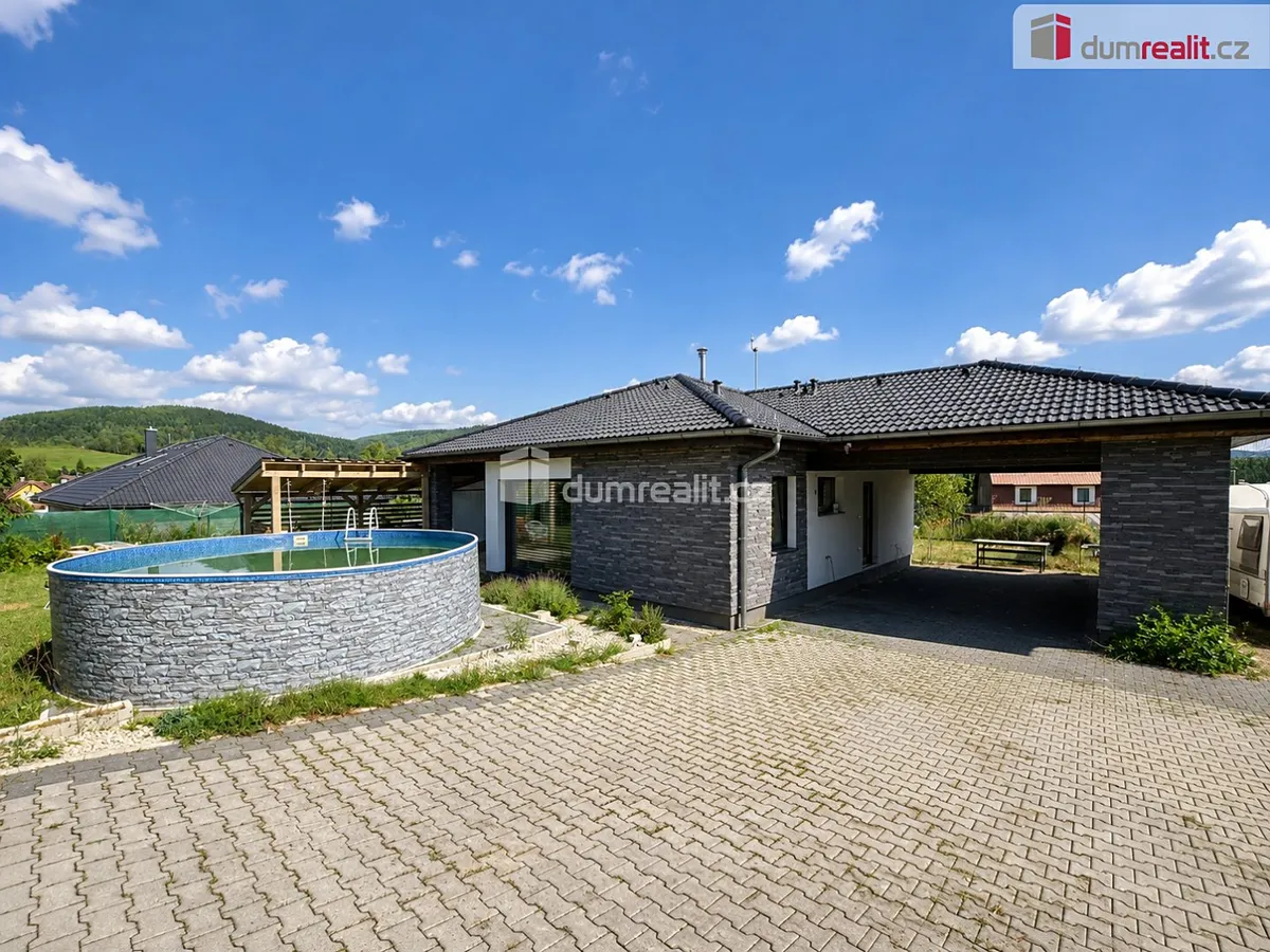 Prodej rodinného domu 90 m², pozemek 951 m²